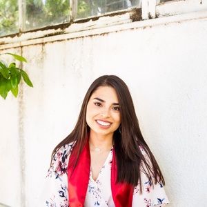 Meet your Posher, Raquel